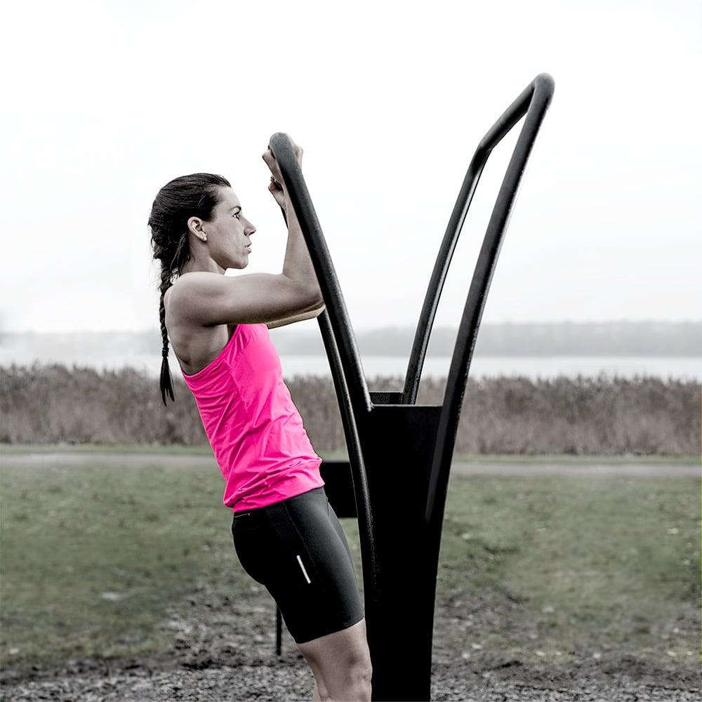 Outdoor gym equipment for pull-ups