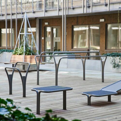 Exercise equipment for roof terraces mounted on plates