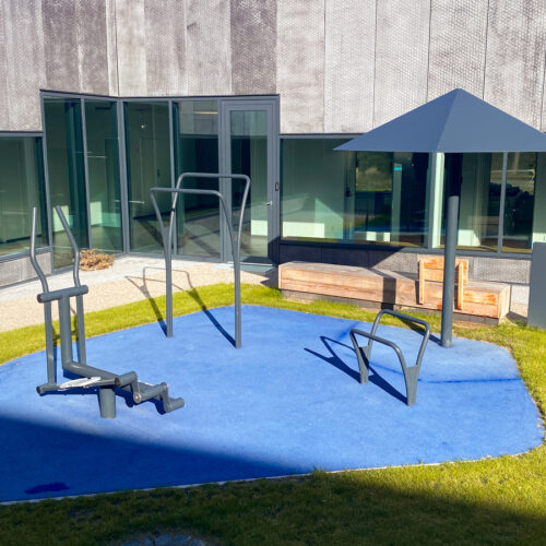 Outdoor workout equipment on blue rubber coating from NOORD